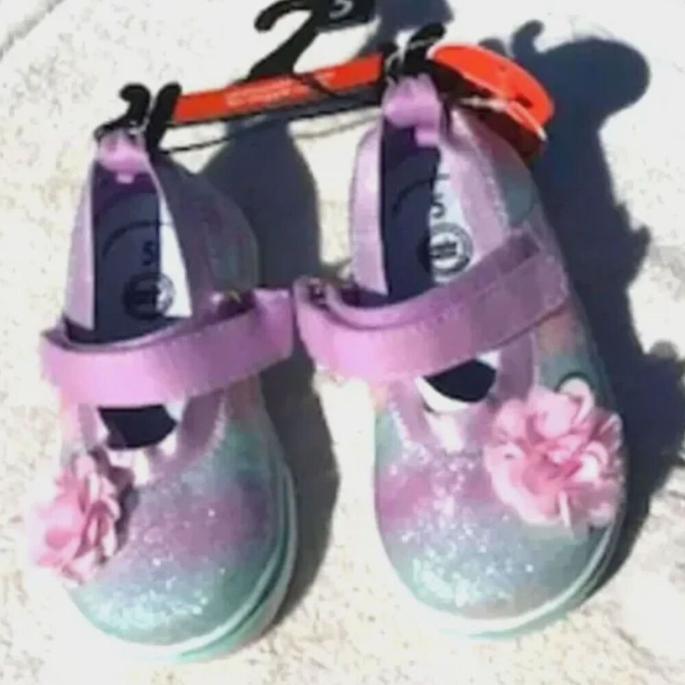 Pom Pom Baby Girl's Sneakers . Size: 5  ...... Wonder Nation